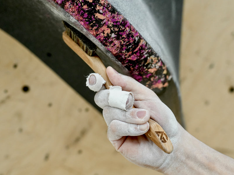 AG HOLDS Brush / AG HOLDS